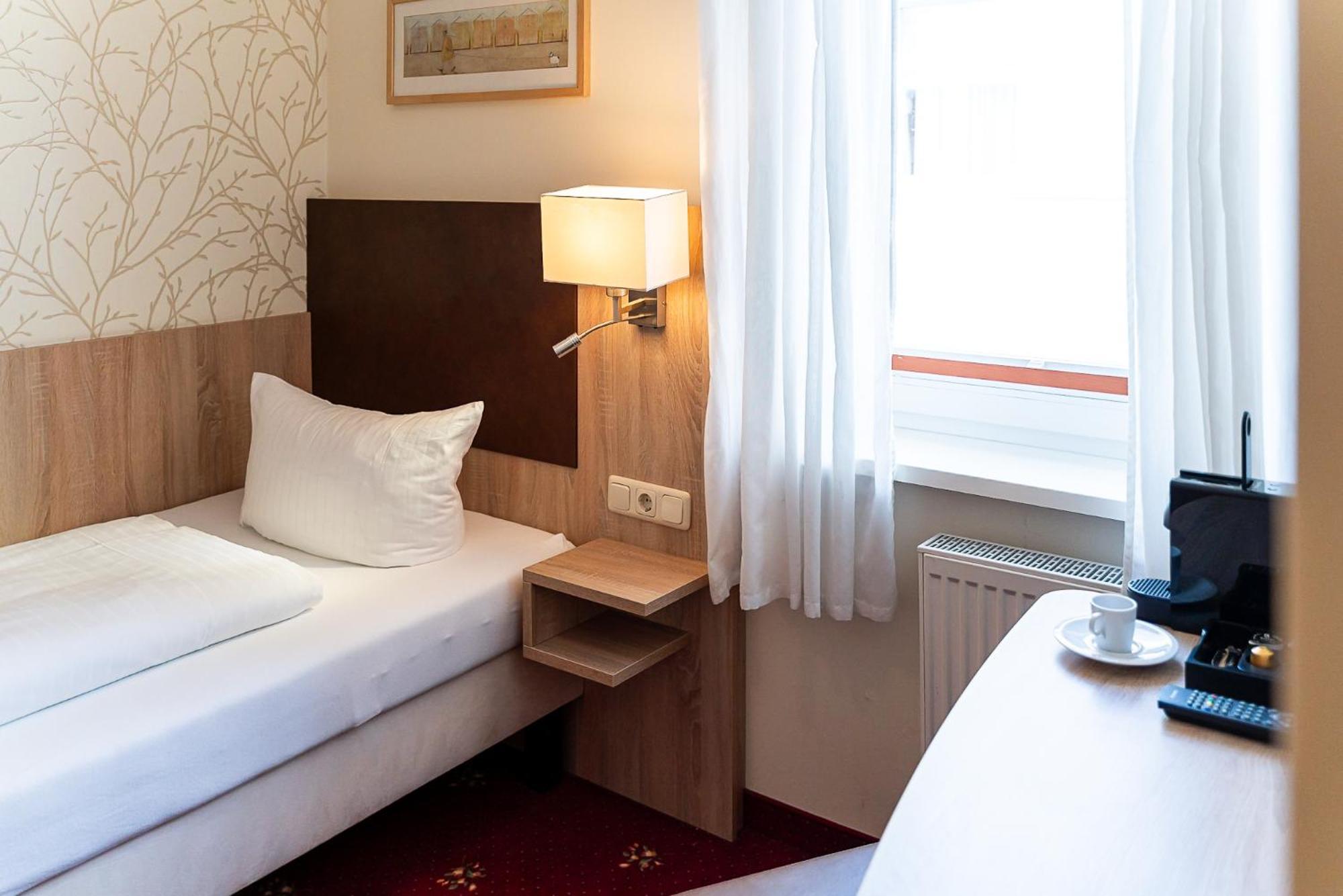 Hotel Sleepbeeone Wilhelmshaven Extérieur photo