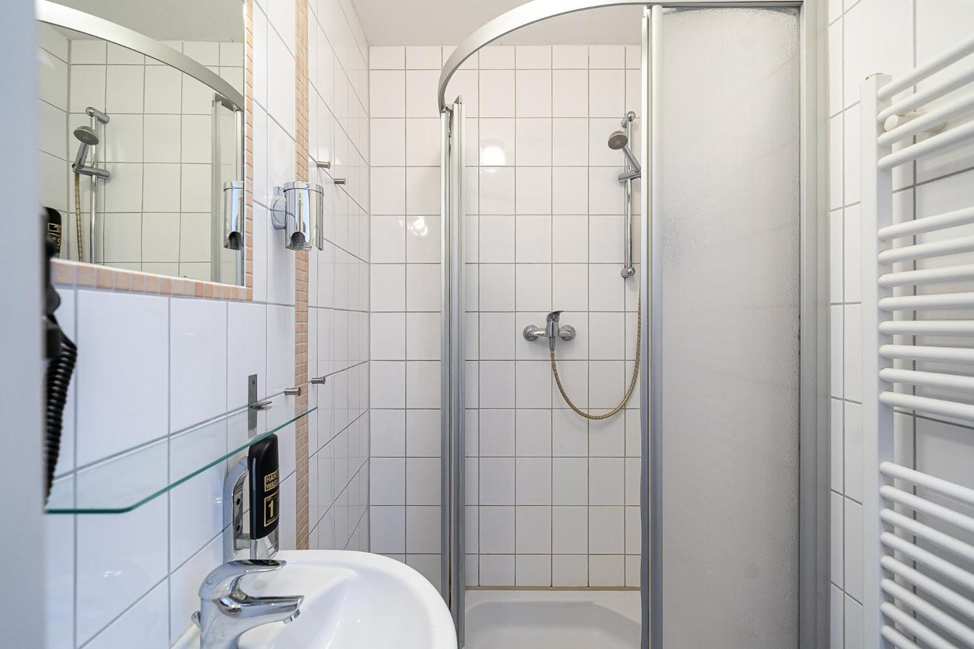 Hotel Sleepbeeone Wilhelmshaven Extérieur photo