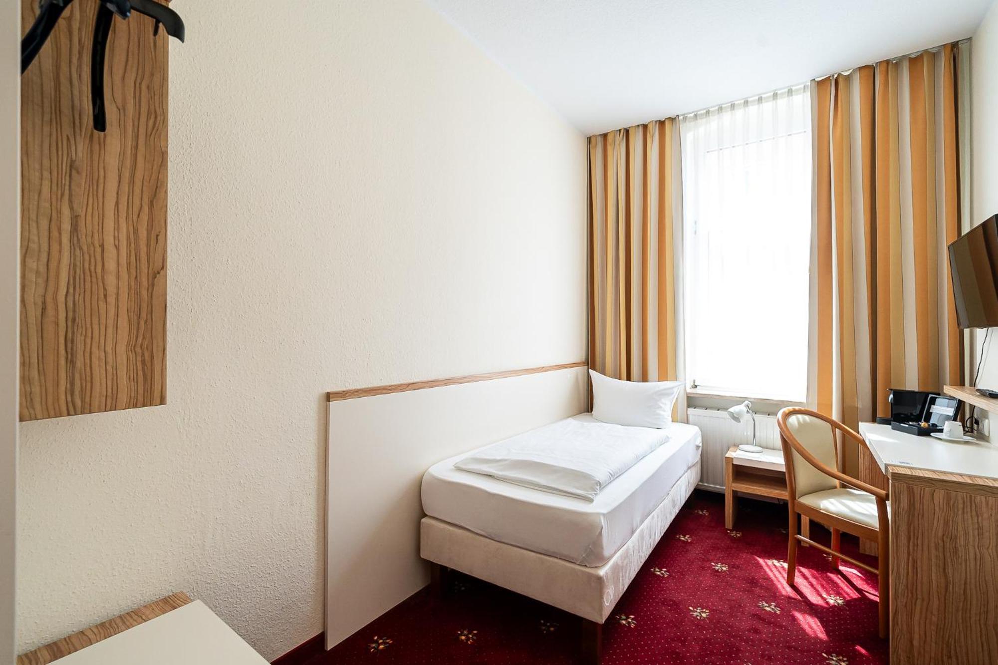 Hotel Sleepbeeone Wilhelmshaven Extérieur photo