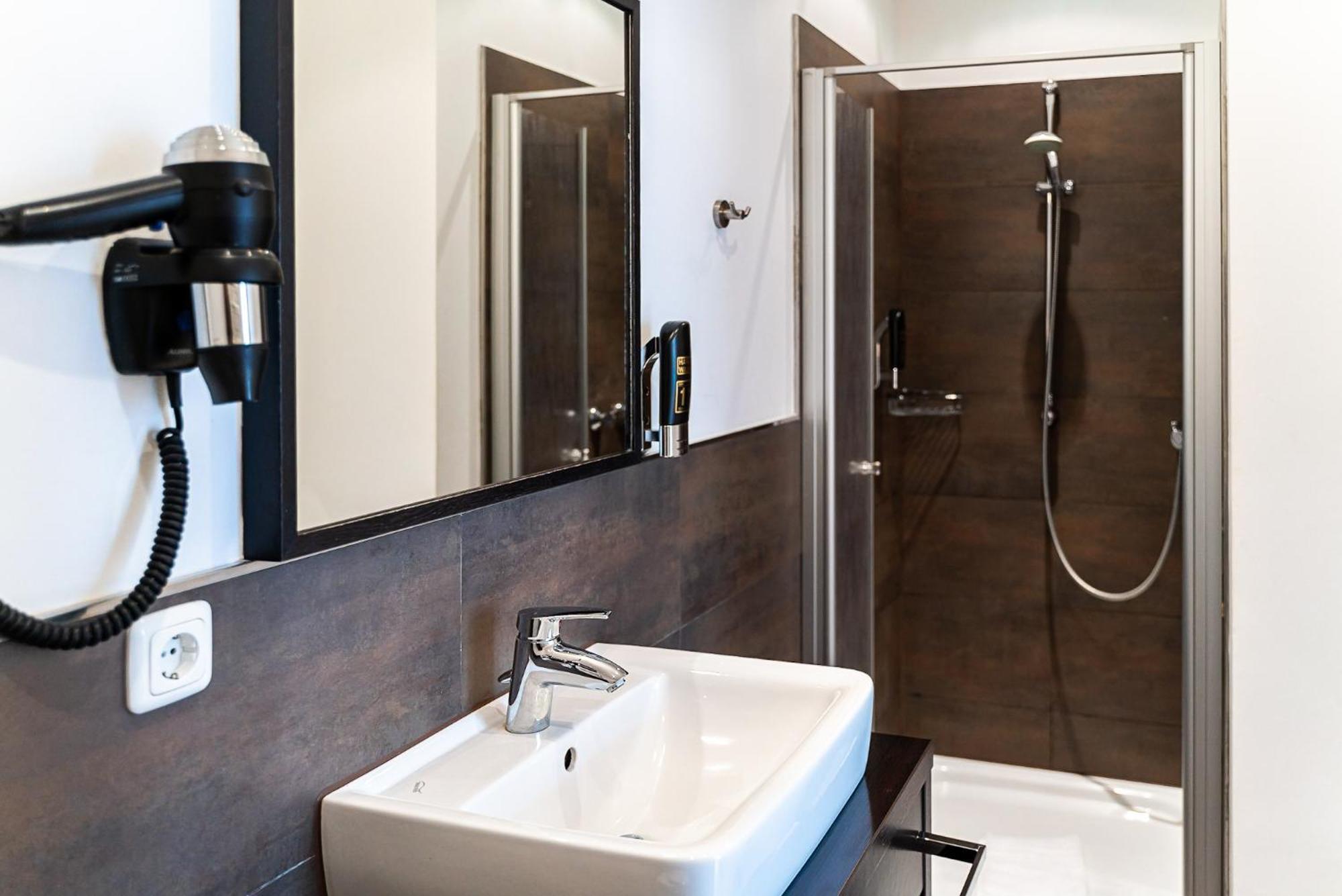 Hotel Sleepbeeone Wilhelmshaven Extérieur photo