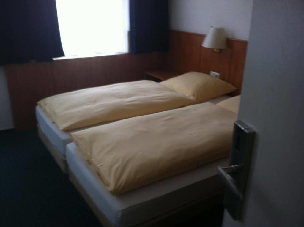 Hotel Sleepbeeone Wilhelmshaven Extérieur photo